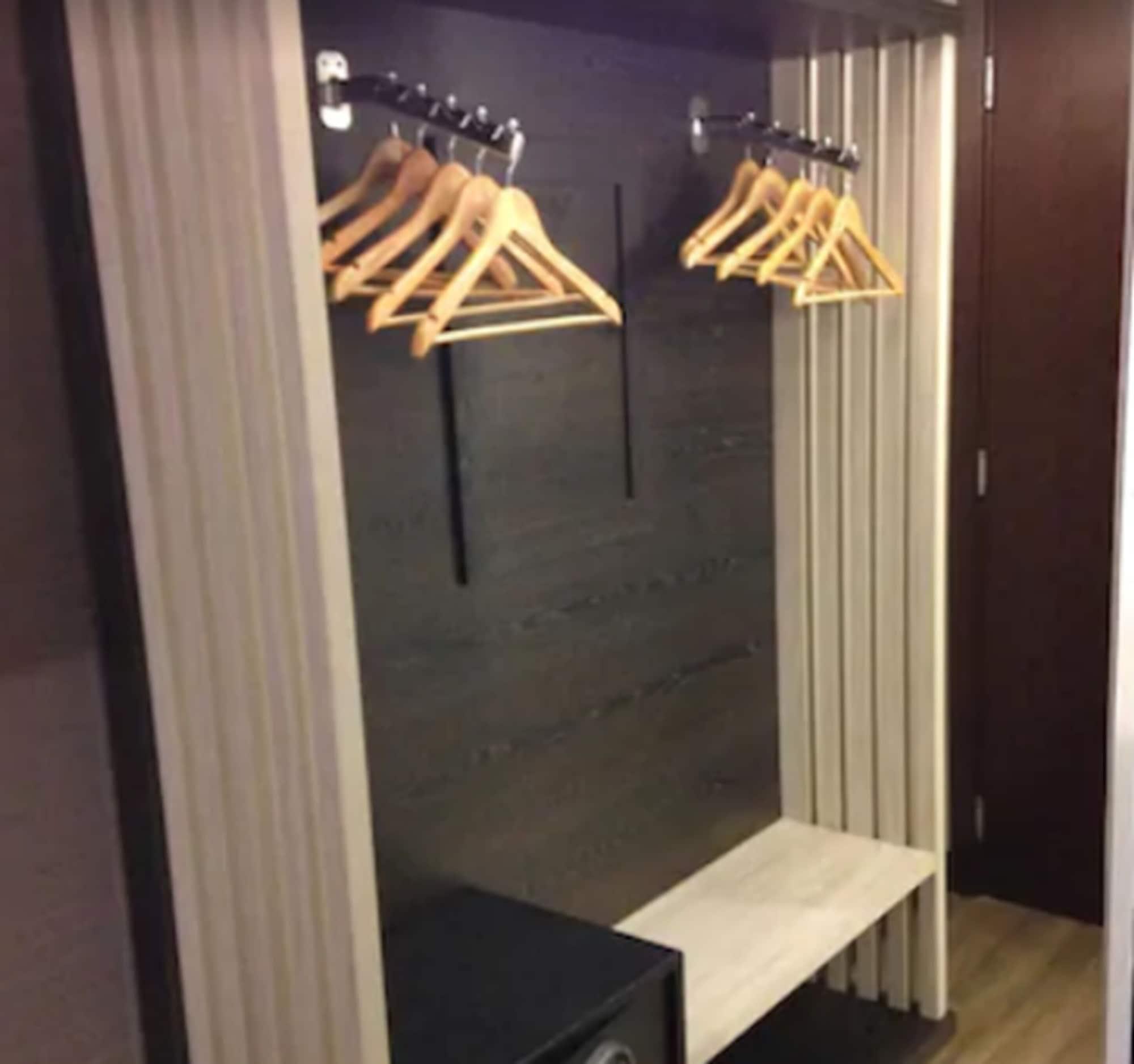 Hotel Atlantico Prime ริโอเดจาเนโร ภายนอก รูปภาพ A wardrobe in a hotel room