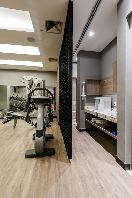 Hotel Atlantico Prime ริโอเดจาเนโร ภายนอก รูปภาพ Interior of a modern gym