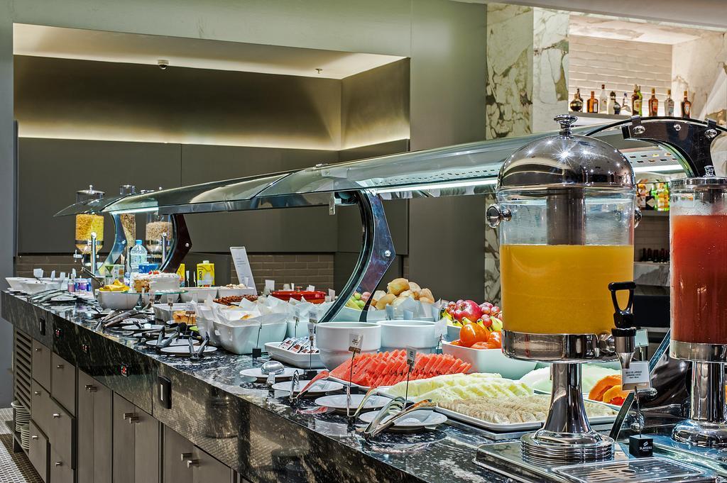 Hotel Atlantico Prime ริโอเดจาเนโร ภายนอก รูปภาพ Breakfast buffet at a luxury hotel